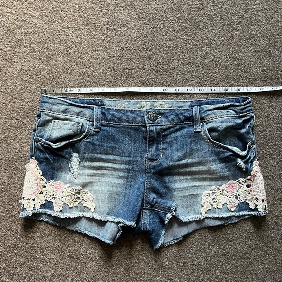Y2K Vanilla Star Low Rise Micro Jean Denim Shorts Crochet Details Size 13 (34x2) - Picture 10 of 13